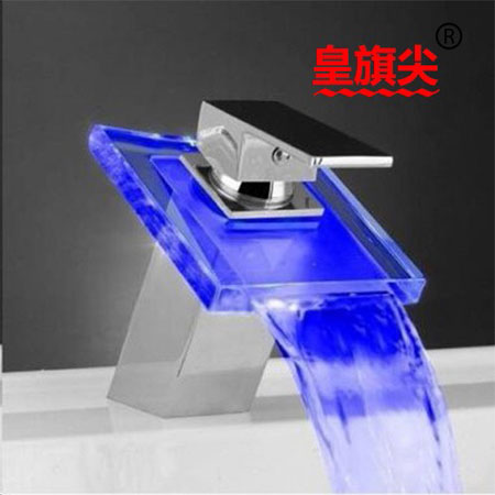 衛(wèi)浴新亮點(diǎn) 皇旗尖LED發(fā)光水龍頭欣賞