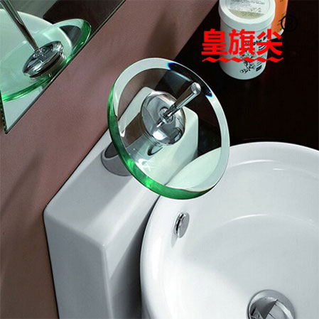 衛(wèi)浴新亮點(diǎn) 皇旗尖LED發(fā)光水龍頭欣賞