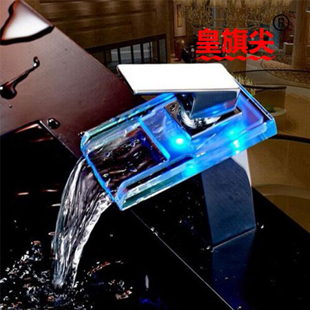 衛(wèi)浴新亮點(diǎn) 皇旗尖LED發(fā)光水龍頭欣賞