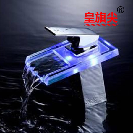 衛(wèi)浴新亮點(diǎn) 皇旗尖LED發(fā)光水龍頭欣賞
