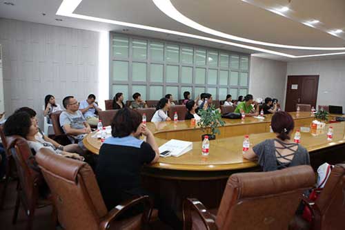 巧思賣(mài)窗簾 “萬(wàn)名電商”培訓(xùn)會(huì)在北聯(lián)市場(chǎng)舉辦