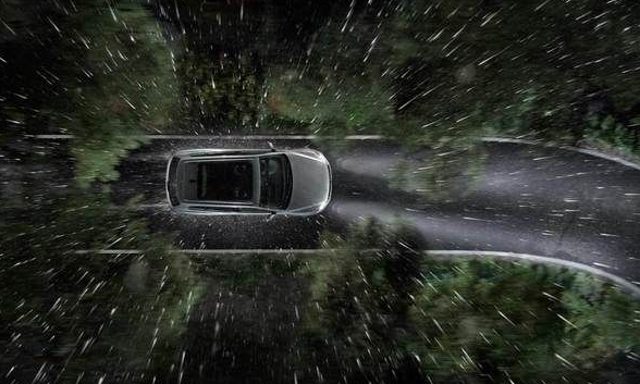 安全至上！雨天行駛必須要知道的汽車照明知識