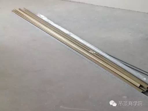 家里裝個吊頂一月用了1000元電，劣質(zhì)吊頂你敢用？