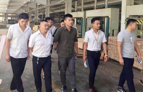 恒大集團蒞臨群升門業(yè)考察，對新型避難間防火門予以肯定
