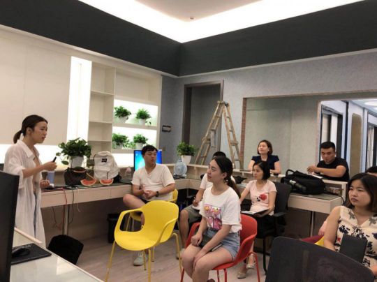 行于斯，不懼風雨——兔寶寶衣柜培訓師，團隊制勝