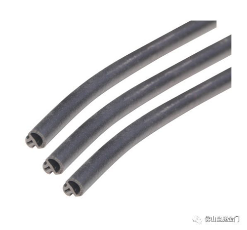 冬天寒氣逼人，不怕，這里有皇庭金門鋁合金門窗