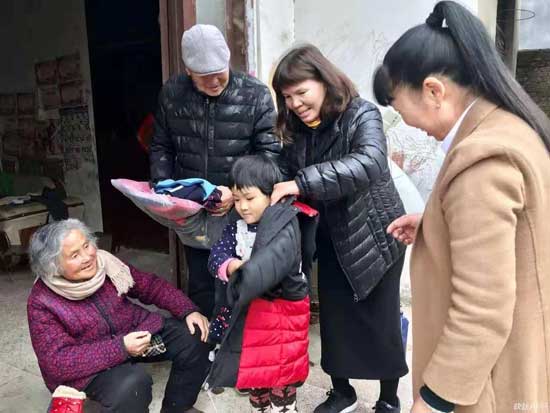 “贈人玫瑰，手有余香” 林德漆回饋社會 與愛同行