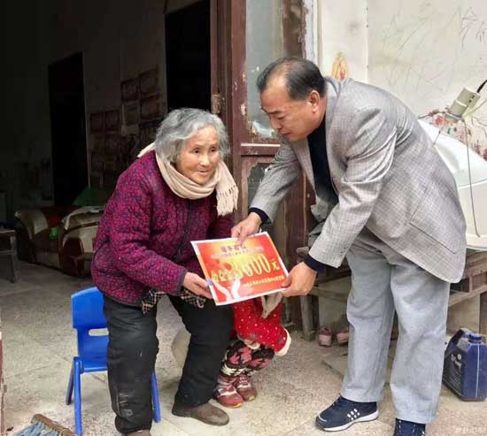 “贈人玫瑰，手有余香” 林德漆回饋社會 與愛同行