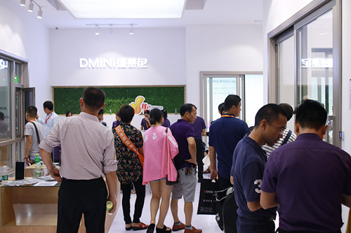 中國建博會20周年現(xiàn)場|德慕尼康同義：重質(zhì)量，重服務(wù)