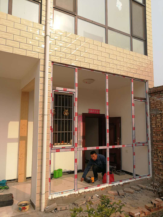 農(nóng)村自建房封窗戶安裝斷橋鋁門窗，便宜又安全 