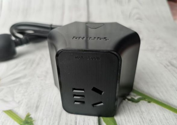 有了飛利浦摩天輪系列插座，充電器什么的都是浮云！