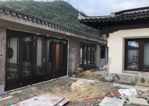四合院與鋁合金仿古門窗，會不會天造地設(shè)的一對?