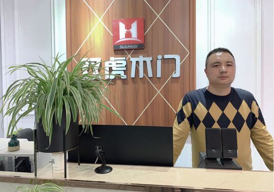 品牌人物|雙虎木門經(jīng)銷商查總：品質(zhì)為根，把握時機，積極配合