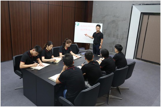 五光十色照明首推“共享店長”，助力疫后消費復(fù)蘇