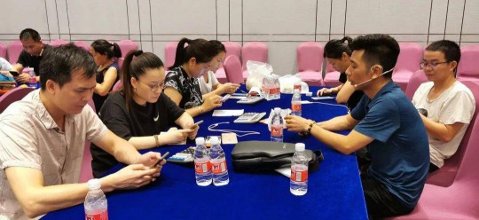 華藝廣場攜手六大原創(chuàng)燈飾品牌創(chuàng)始人嗨爆直播間！