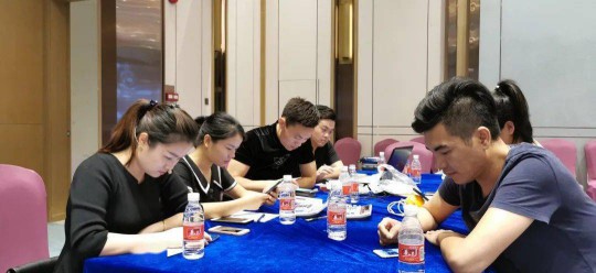 華藝廣場攜手六大原創(chuàng)燈飾品牌創(chuàng)始人嗨爆直播間！
