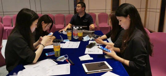 華藝廣場攜手六大原創(chuàng)燈飾品牌創(chuàng)始人嗨爆直播間！