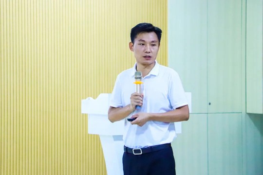 熱烈歡迎湖北省窗業(yè)協(xié)會領(lǐng)導蒞臨億合門窗參觀交流