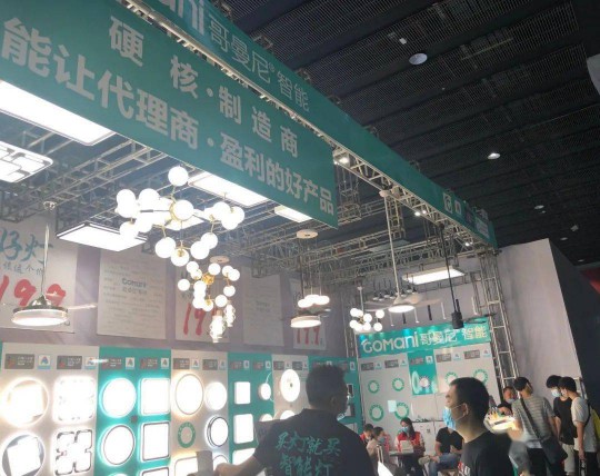 建博會上各大智能家居品牌產(chǎn)品奪目，經(jīng)銷商打開下半年市場可參考