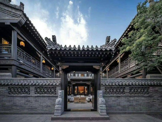 中式圍合院落，三宅仿古門窗，共譜歲月輝煌