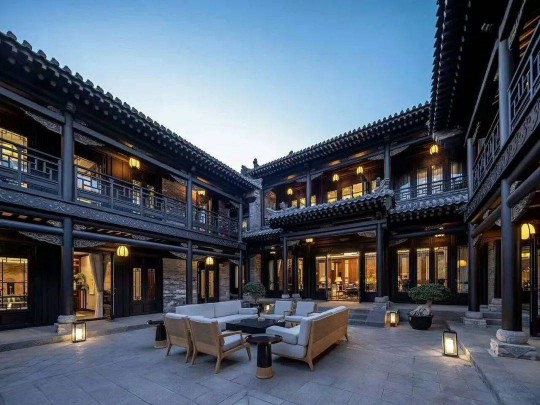 中式圍合院落，三宅仿古門窗，共譜歲月輝煌
