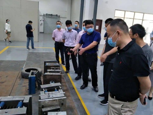 全面落實“深瑞LED合作十條”，一批LED企業(yè)考察江西瑞昌 