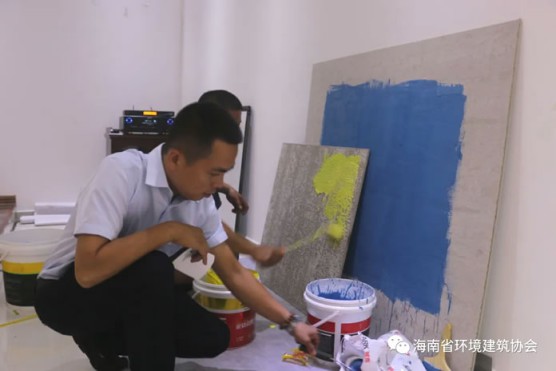 海南環(huán)建協(xié)會、巴中商會、堿克瓷磚背膠簽署三方合作協(xié)議
