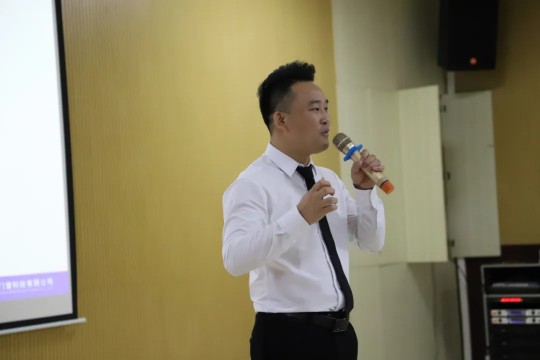 億合門窗從“新”出發(fā)，成功舉辦新一屆新商訓(xùn)練營(yíng)