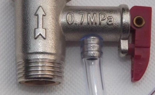 電熱水器加熱時(shí)水管老滴水，需要找到解決方法才行