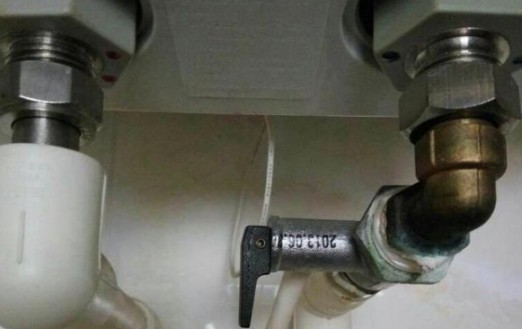 電熱水器加熱時(shí)水管老滴水，需要找到解決方法才行