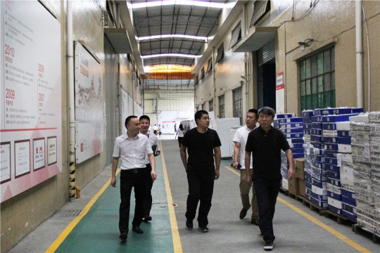 中國五金制品協(xié)會(huì)、中國日用五金技術(shù)開發(fā)中心領(lǐng)導(dǎo)蒞臨櫻花智能鎖考察