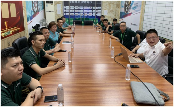 三只兔總裁韓軍一行蒞臨雷諾瓷磚膠參觀考察，初步達(dá)成合作意向