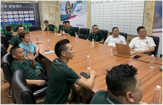 三只兔總裁韓軍一行蒞臨雷諾瓷磚膠參觀考察，初步達(dá)成合作意向